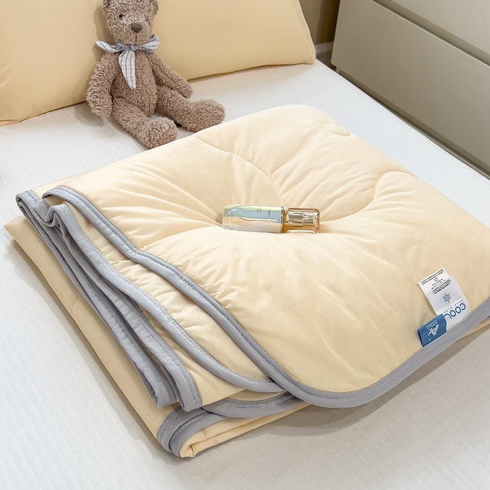 91家纺网 家纺一手货源 找家纺 鸿森林 2025新款纯色凉感丝包边夏被空调被 米白