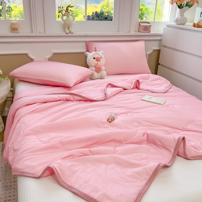 91家纺网 家纺一手货源 找家纺 鸿森林 2025新款纯色凉感丝包边夏被空调被 皮粉