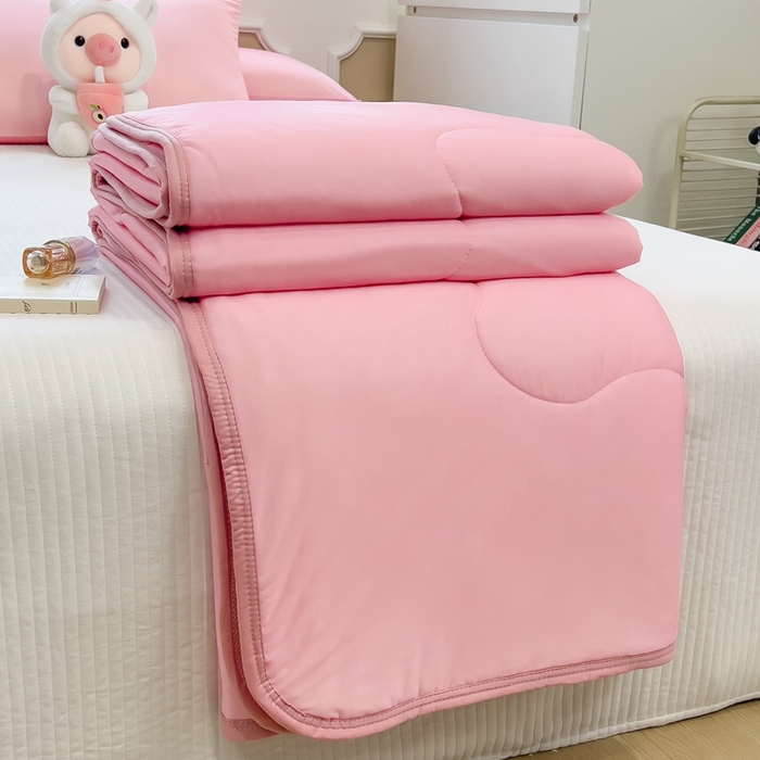 91家纺网 家纺一手货源 找家纺 鸿森林 2025新款纯色凉感丝包边夏被空调被 皮粉