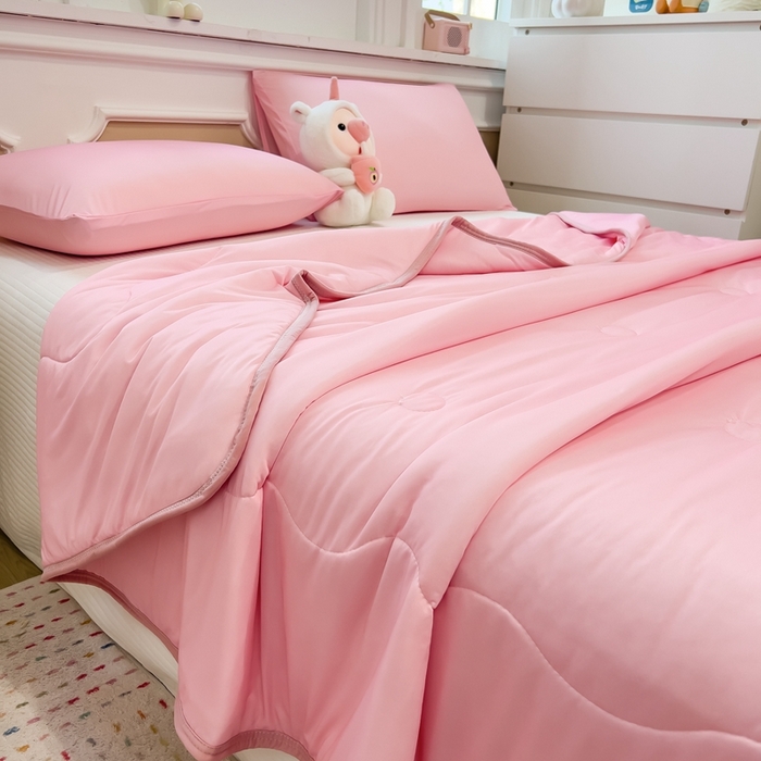 91家纺网 家纺一手货源 找家纺 鸿森林 2025新款纯色凉感丝包边夏被空调被 皮粉