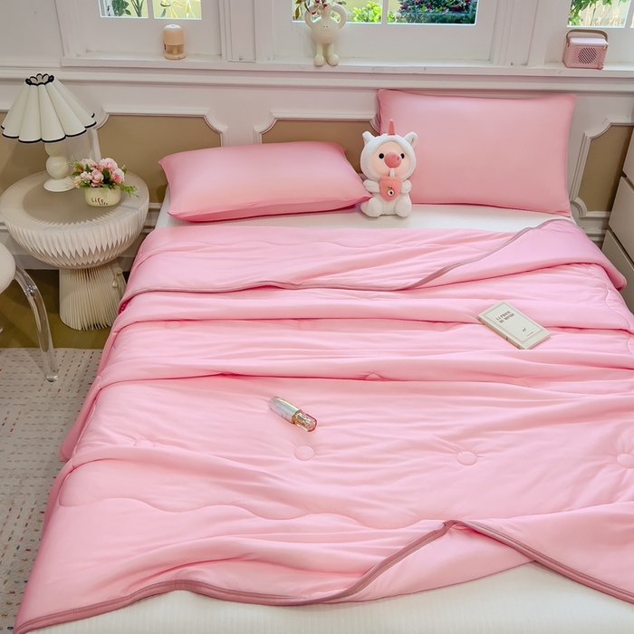 91家纺网 家纺一手货源 找家纺 鸿森林 2025新款纯色凉感丝包边夏被空调被 皮粉