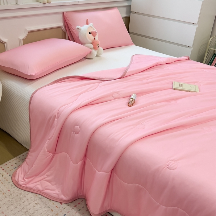 91家纺网 家纺一手货源 找家纺 鸿森林 2025新款纯色凉感丝包边夏被空调被 皮粉