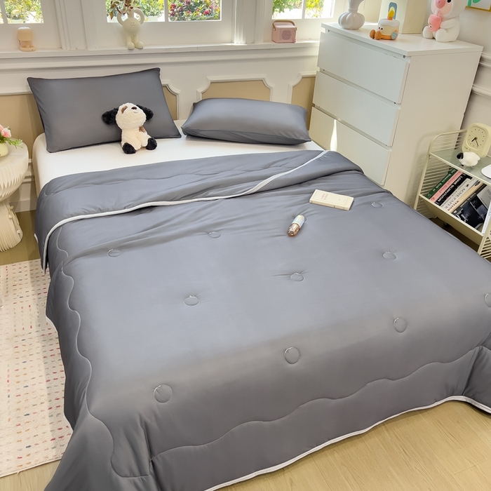 91家纺网 家纺一手货源 找家纺 鸿森林 2025新款纯色凉感丝包边夏被空调被 绅士灰