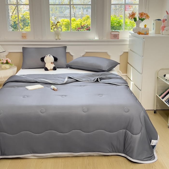 91家纺网 家纺一手货源 找家纺 鸿森林 2025新款纯色凉感丝包边夏被空调被 绅士灰