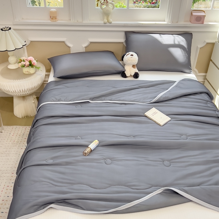 91家纺网 家纺一手货源 找家纺 鸿森林 2025新款纯色凉感丝包边夏被空调被 绅士灰