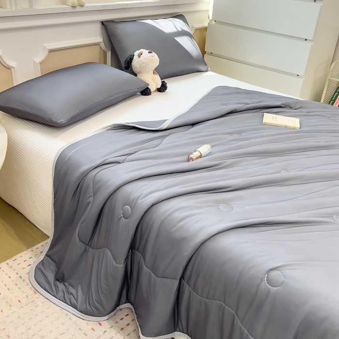 91家纺网 家纺一手货源 找家纺 鸿森林 2025新款纯色凉感丝包边夏被空调被 绅士灰