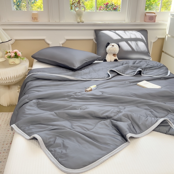 91家纺网 家纺一手货源 找家纺 鸿森林 2025新款纯色凉感丝包边夏被空调被 绅士灰