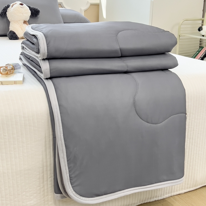 91家纺网 家纺一手货源 找家纺 鸿森林 2025新款纯色凉感丝包边夏被空调被 绅士灰