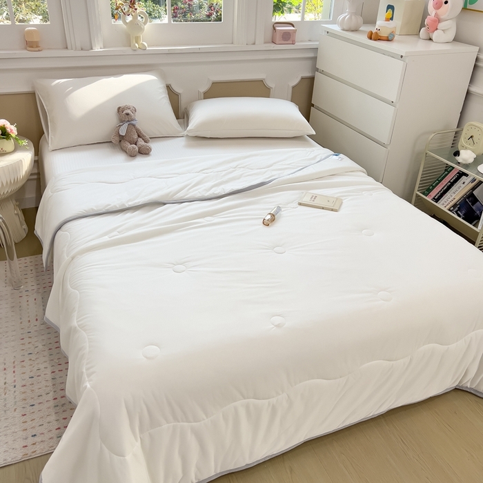 91家纺网 家纺一手货源 找家纺 鸿森林 2025新款纯色凉感丝包边夏被空调被 象牙白