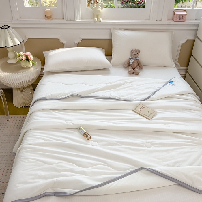 91家纺网 家纺一手货源 找家纺 鸿森林 2025新款纯色凉感丝包边夏被空调被 象牙白