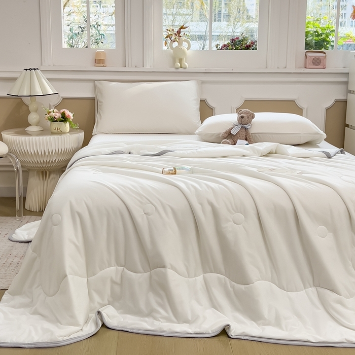 91家纺网 家纺一手货源 找家纺 鸿森林 2025新款纯色凉感丝包边夏被空调被 象牙白