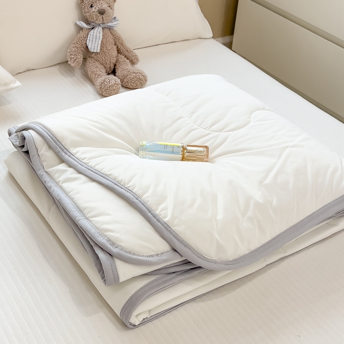 91家纺网 家纺一手货源 找家纺 鸿森林 2025新款纯色凉感丝包边夏被空调被 象牙白