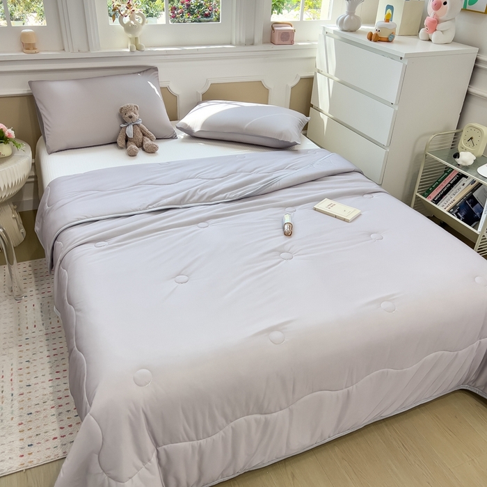 91家纺网 家纺一手货源 找家纺 鸿森林 2025新款纯色凉感丝包边夏被空调被 烟灰