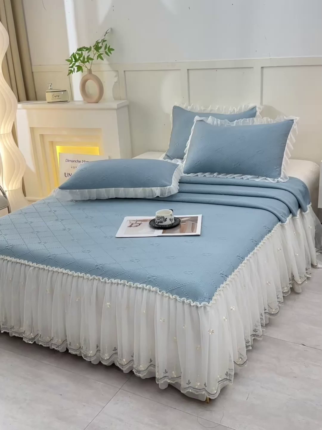 91家纺网 家纺一手货源 找家纺 畅畅家纺 2025新款网红爆款夏季立体冰豆豆凉席床裙款三件套 爱心-蓝