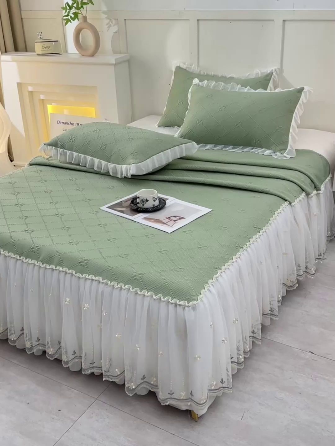 91家纺网 家纺一手货源 找家纺 畅畅家纺 2025新款网红爆款夏季立体冰豆豆凉席床裙款三件套 爱心-苹果绿