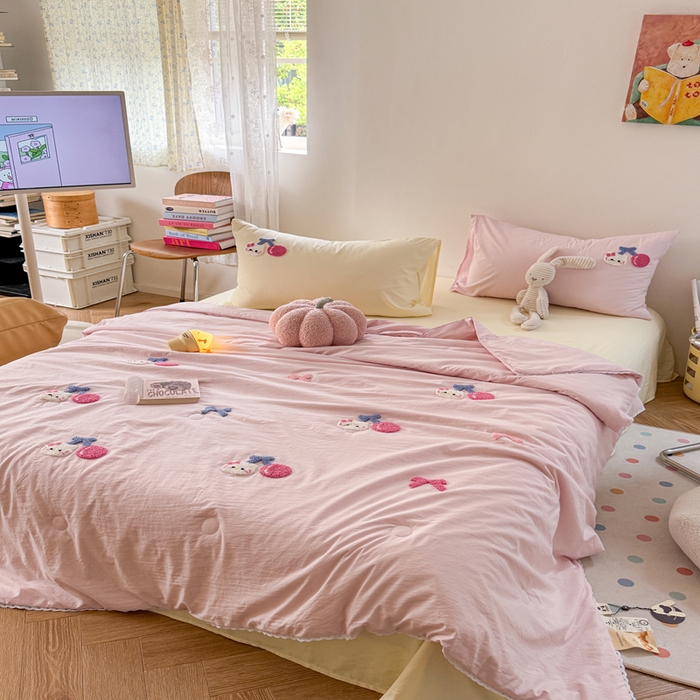 91家纺网 家纺一手货源 找家纺 （总）Sweet dreams甜梦 2025新款亲肤水洗棉毛巾刺绣夏被空调被夏凉被四件套