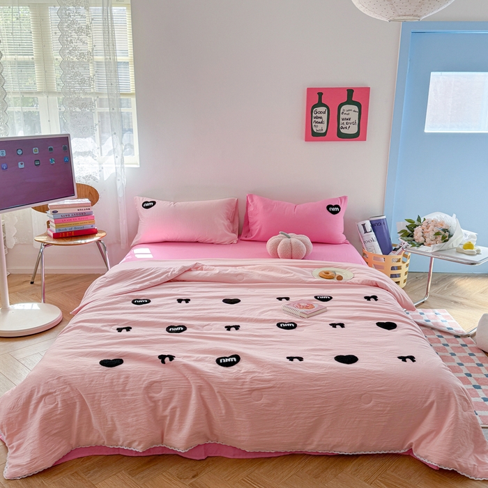 91家纺网 家纺一手货源 找家纺 （总）Sweet dreams甜梦 2025新款亲肤水洗棉毛巾刺绣夏被空调被夏凉被四件套