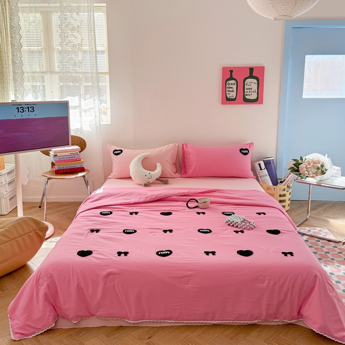 91家纺网 家纺一手货源 找家纺 （总）Sweet dreams甜梦 2025新款亲肤水洗棉毛巾刺绣夏被空调被夏凉被四件套