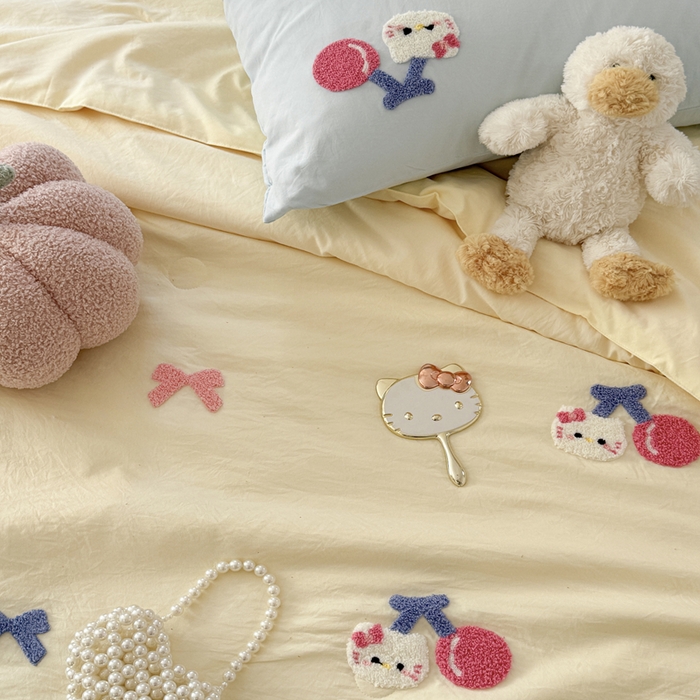 91家纺网 家纺一手货源 找家纺 Sweet dreams甜梦 2025新款亲肤水洗棉毛巾刺绣夏被空调被夏凉被四件套 黄蓝小猫