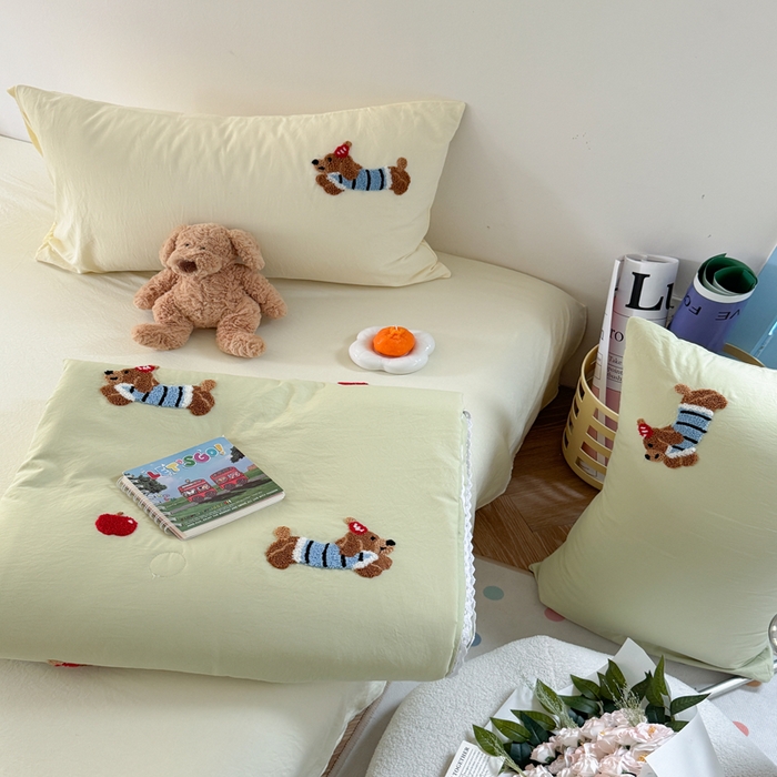 91家纺网 家纺一手货源 找家纺 Sweet dreams甜梦 2025新款亲肤水洗棉毛巾刺绣夏被空调被夏凉被四件套 黄绿小狗