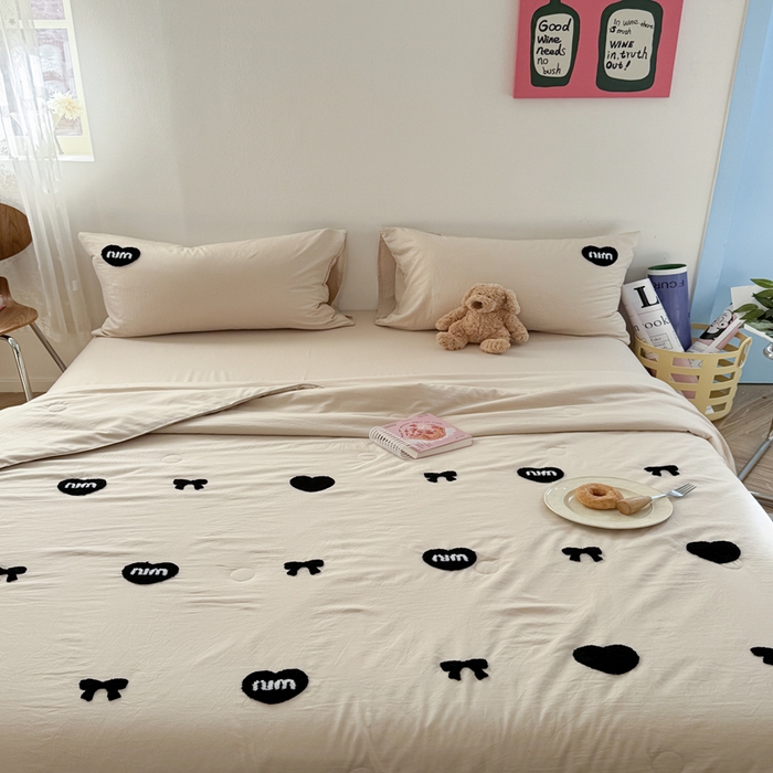 91家纺网 家纺一手货源 找家纺 Sweet dreams甜梦 2025新款亲肤水洗棉毛巾刺绣夏被空调被夏凉被四件套 咖MIU