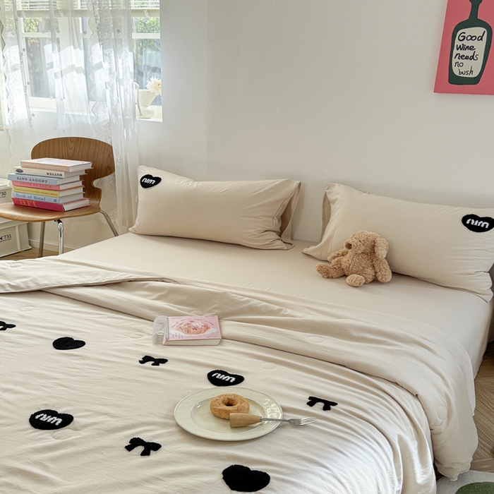 91家纺网 家纺一手货源 找家纺 Sweet dreams甜梦 2025新款亲肤水洗棉毛巾刺绣夏被空调被夏凉被四件套 咖MIU