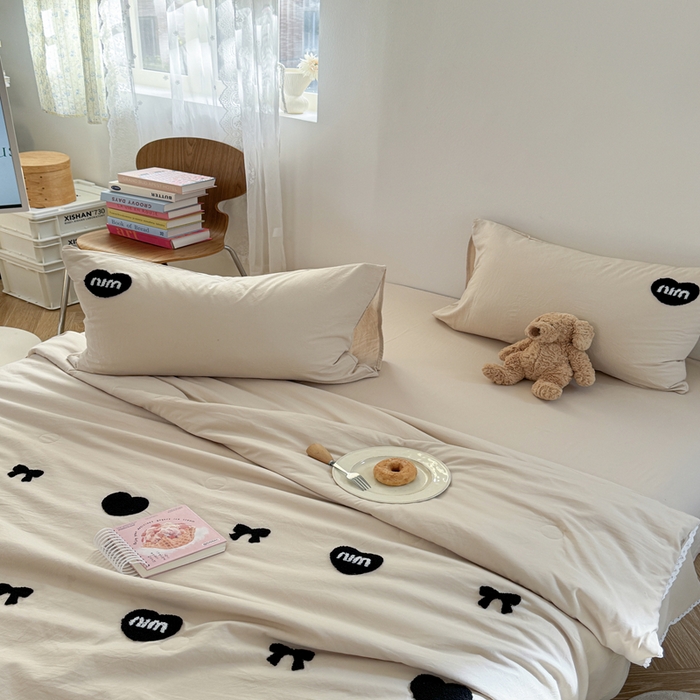 91家纺网 家纺一手货源 找家纺 Sweet dreams甜梦 2025新款亲肤水洗棉毛巾刺绣夏被空调被夏凉被四件套 咖MIU