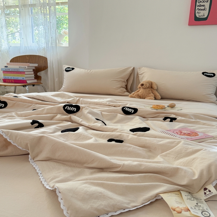 91家纺网 家纺一手货源 找家纺 Sweet dreams甜梦 2025新款亲肤水洗棉毛巾刺绣夏被空调被夏凉被四件套 咖MIU