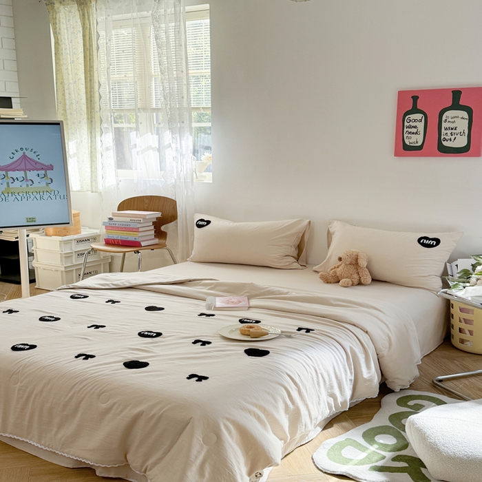 91家纺网 家纺一手货源 找家纺 Sweet dreams甜梦 2025新款亲肤水洗棉毛巾刺绣夏被空调被夏凉被四件套 咖MIU