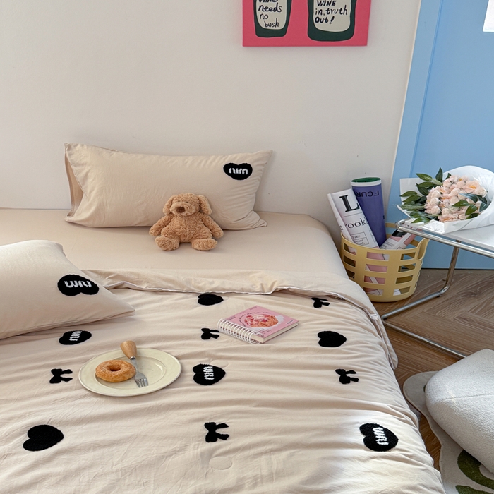 91家纺网 家纺一手货源 找家纺 Sweet dreams甜梦 2025新款亲肤水洗棉毛巾刺绣夏被空调被夏凉被四件套 咖MIU