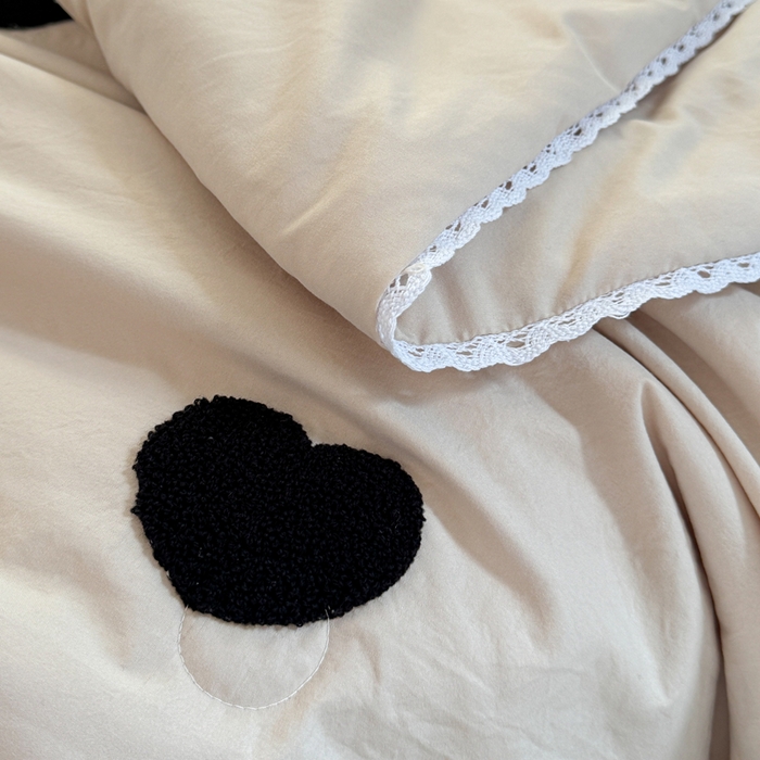 91家纺网 家纺一手货源 找家纺 Sweet dreams甜梦 2025新款亲肤水洗棉毛巾刺绣夏被空调被夏凉被四件套 咖MIU