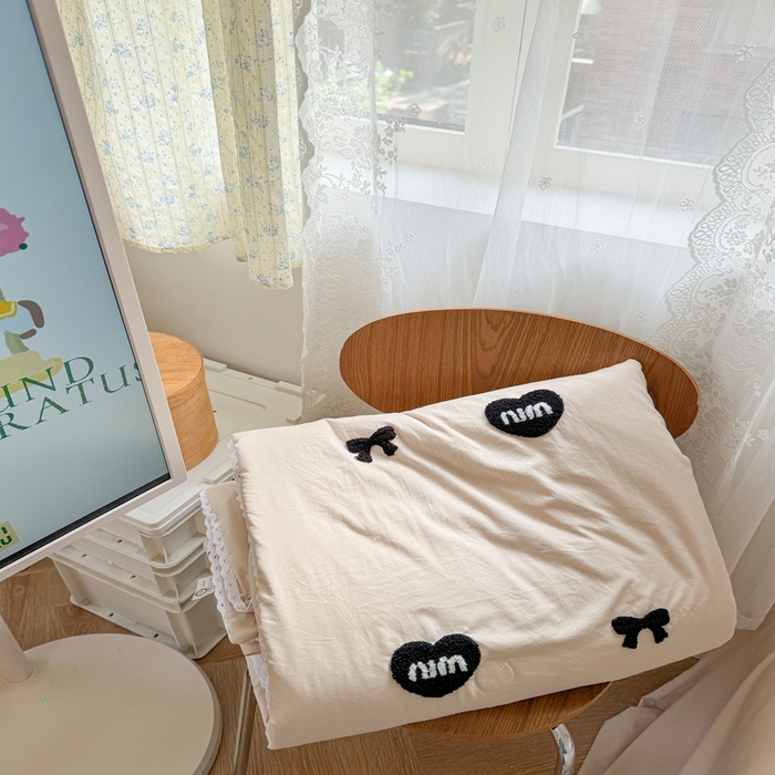 91家纺网 家纺一手货源 找家纺 Sweet dreams甜梦 2025新款亲肤水洗棉毛巾刺绣夏被空调被夏凉被四件套 咖MIU