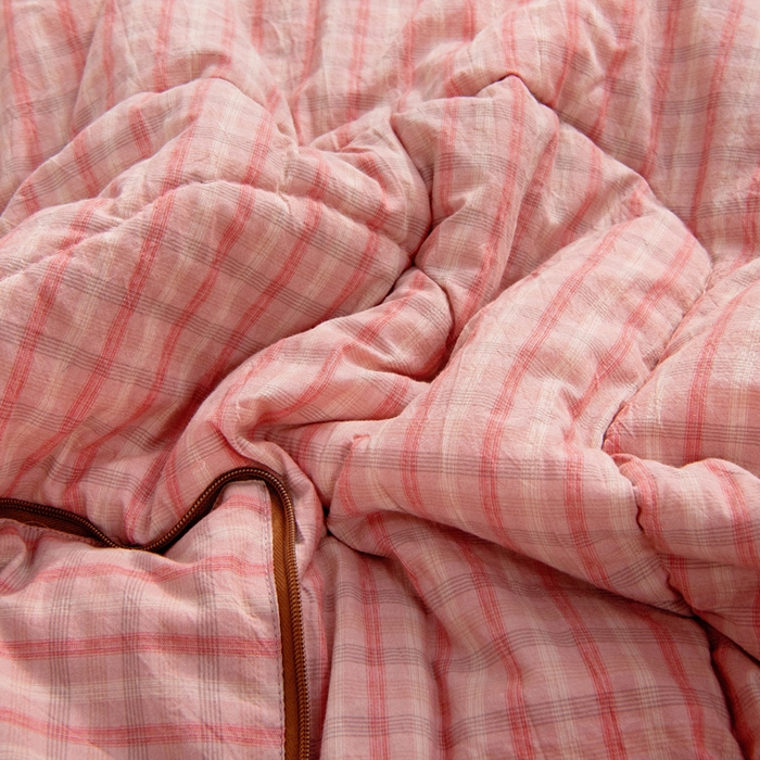 91家纺网 家纺一手货源 找家纺 （总）阳光依佰抱枕被 2025新款全棉色织爱心熊抱抌被(控价小号券后不低于59元，大号不低于89元)