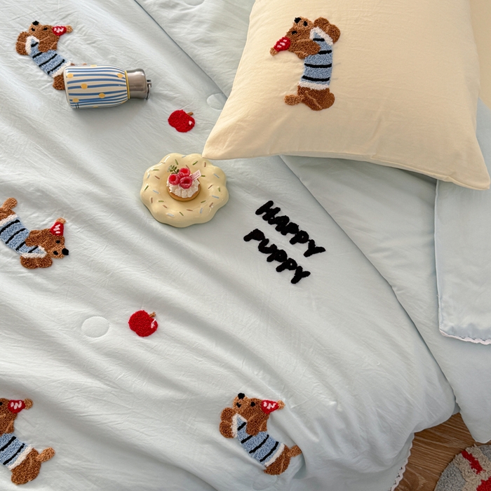 91家纺网 家纺一手货源 找家纺 Sweet dreams甜梦 2025新款亲肤水洗棉毛巾刺绣夏被空调被夏凉被四件套 蓝光小狗