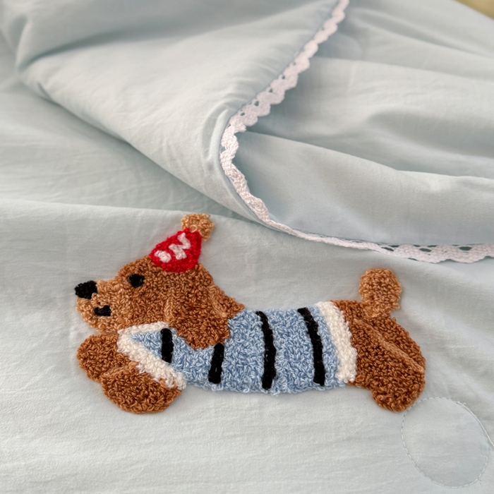 91家纺网 家纺一手货源 找家纺 Sweet dreams甜梦 2025新款亲肤水洗棉毛巾刺绣夏被空调被夏凉被四件套 蓝光小狗