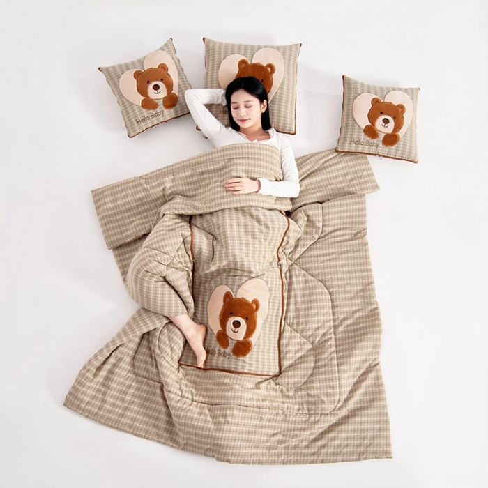 91家纺网 家纺一手货源 找家纺 （总）阳光依佰抱枕被 2025新款全棉色织爱心熊抱抌被(控价小号券后不低于59元，大号不低于89元)