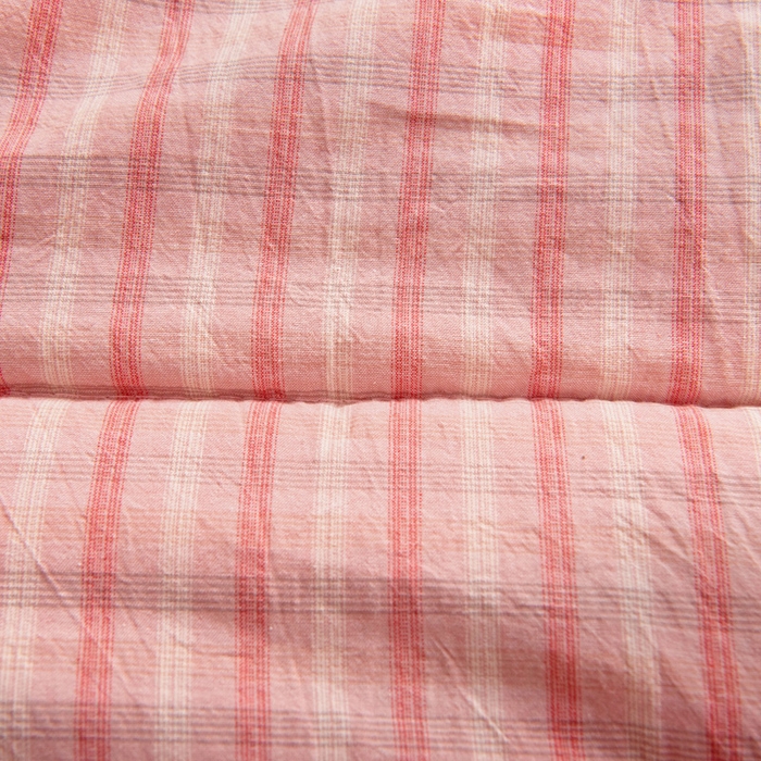 91家纺网 家纺一手货源 找家纺 阳光依佰抱枕被 2025新款全棉色织爱心熊抱抌被(控价小号券后不低于59元，大号不低于89元) 爱心熊一日落红