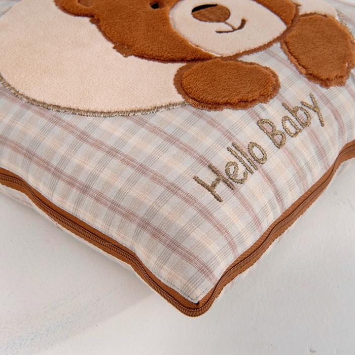 91家纺网 家纺一手货源 找家纺 阳光依佰抱枕被 2025新款全棉色织爱心熊抱抌被(控价小号券后不低于59元，大号不低于89元) 爱心熊一日落灰