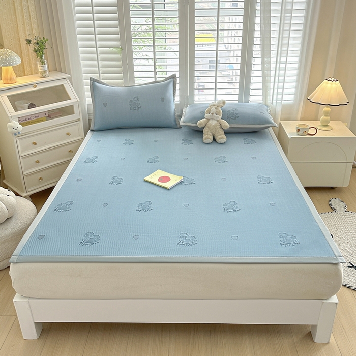 91家纺网 家纺一手货源 找家纺 畅畅家纺 2025新款A类PE提花软席凉感冰豆豆凉席三件套 旋转木马-蓝