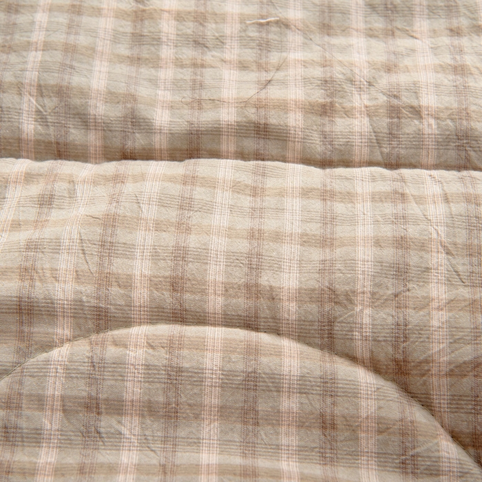 91家纺网 家纺一手货源 找家纺 阳光依佰抱枕被 2025新款全棉色织爱心熊抱抌被(控价小号券后不低于59元，大号不低于89元) 爱心熊一日落绿