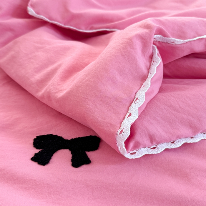 91家纺网 家纺一手货源 找家纺 Sweet dreams甜梦 2025新款亲肤水洗棉毛巾刺绣夏被空调被夏凉被四件套 玫粉MIU