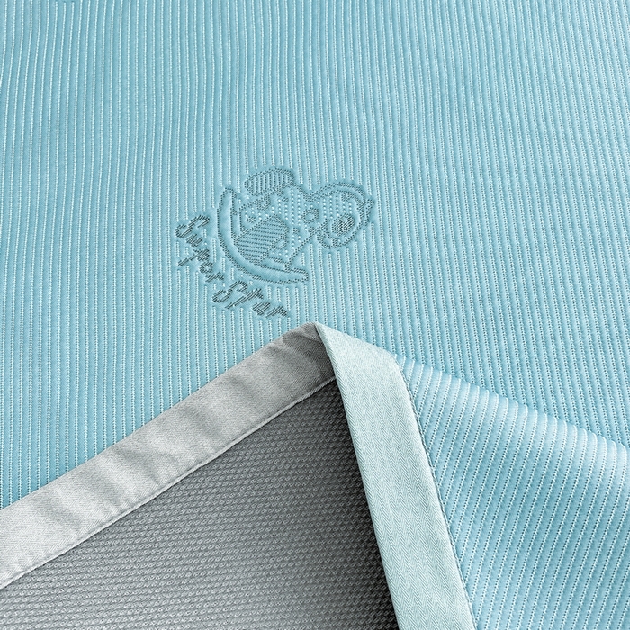 91家纺网 家纺一手货源 找家纺 畅畅家纺 2025新款A类PE提花软席凉感冰豆豆凉席三件套 旋转木马-蓝