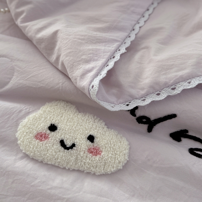 91家纺网 家纺一手货源 找家纺 Sweet dreams甜梦 2025新款亲肤水洗棉毛巾刺绣夏被空调被夏凉被四件套 紫蓝云朵