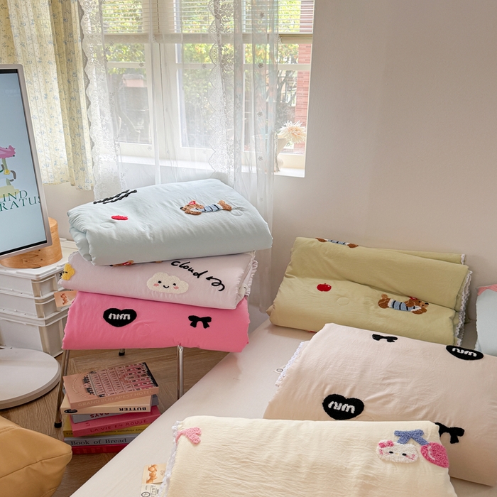 91家纺网 家纺一手货源 找家纺 Sweet dreams甜梦 2025新款亲肤水洗棉毛巾刺绣夏被空调被夏凉被四件套 组合图仅供参考