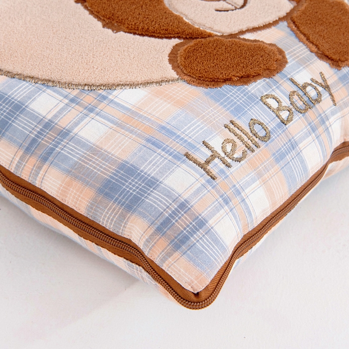 91家纺网 家纺一手货源 找家纺 阳光依佰抱枕被 2025新款全棉色织爱心熊抱抌被(控价小号券后不低于59元，大号不低于89元) 爱心熊一星空卡其