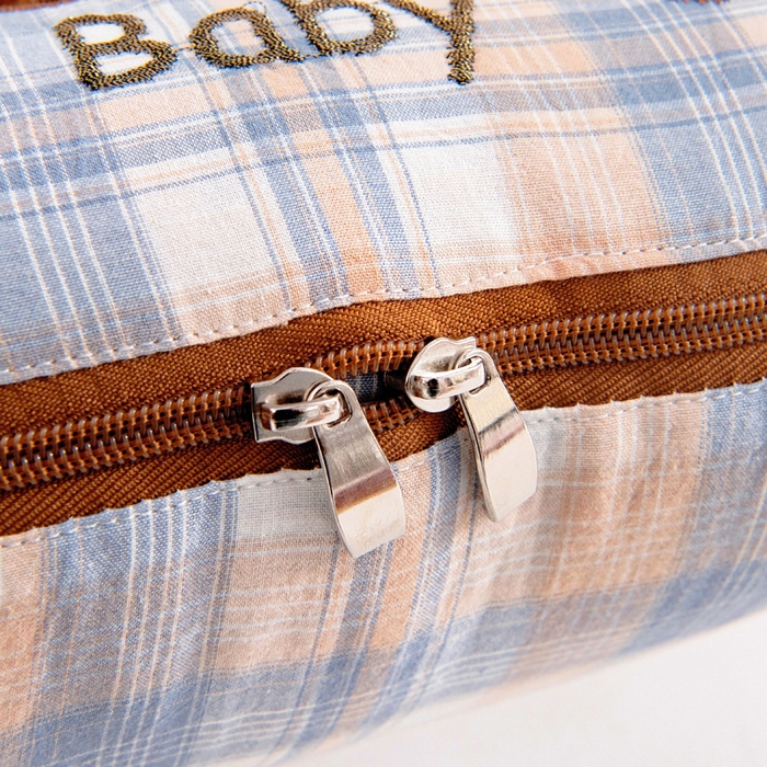 91家纺网 家纺一手货源 找家纺 阳光依佰抱枕被 2025新款全棉色织爱心熊抱抌被(控价小号券后不低于59元，大号不低于89元) 爱心熊一星空卡其