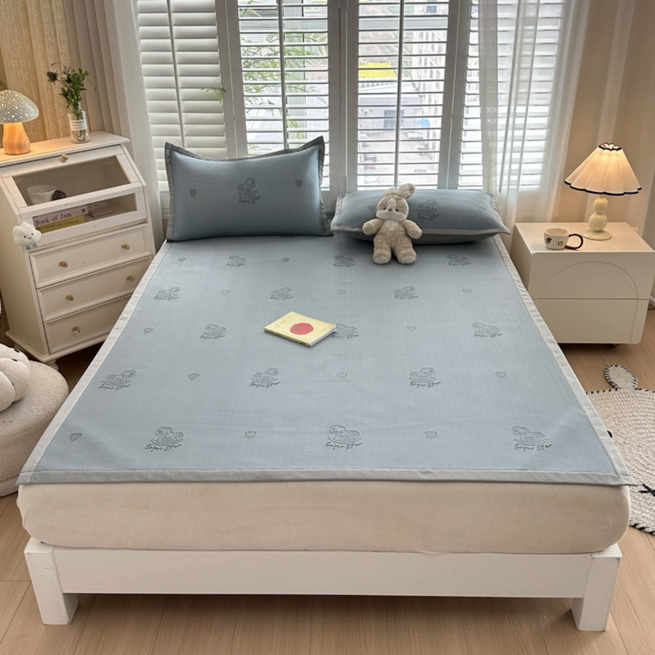 91家纺网 家纺一手货源 找家纺 畅畅家纺 2025新款A类PE提花软席凉感冰豆豆凉席三件套 旋转木马-蓝