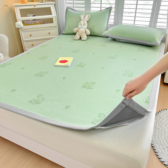 畅畅家纺 2025新款A类PE提花软席凉感冰豆豆凉席三件套 旋转木马-绿