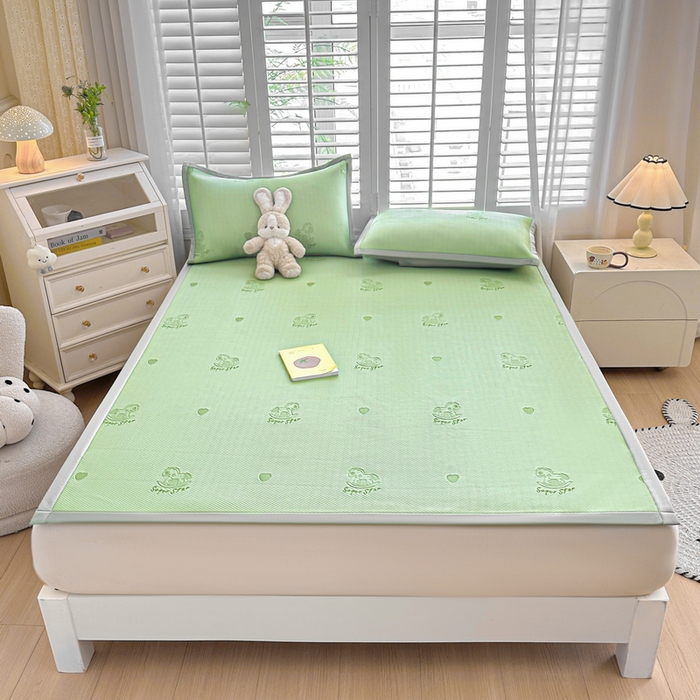 91家纺网 家纺一手货源 找家纺 畅畅家纺 2025新款A类PE提花软席凉感冰豆豆凉席三件套 旋转木马-绿