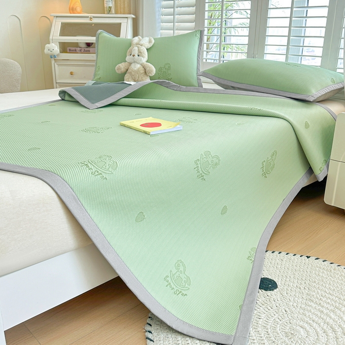 91家纺网 家纺一手货源 找家纺 畅畅家纺 2025新款A类PE提花软席凉感冰豆豆凉席三件套 旋转木马-绿